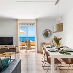 아파트 Beachfront Triplex With Parking