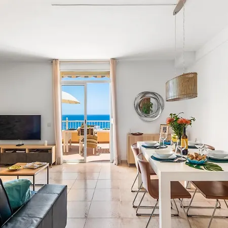 아파트 Beachfront Triplex With Swimming Pool & Parking