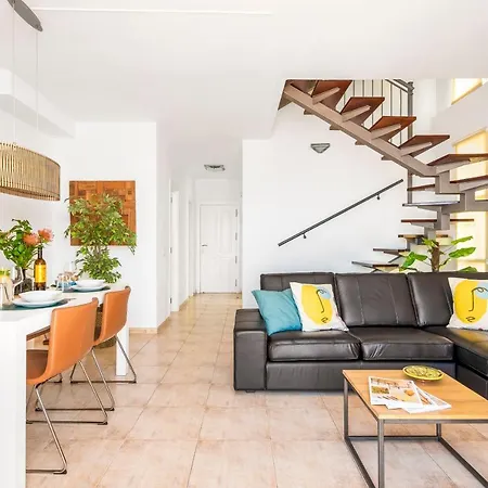 아파트 Beachfront Triplex With Swimming Pool & Parking