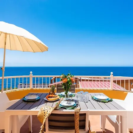 Beachfront Triplex With Swimming Pool & Parking 아파트 *