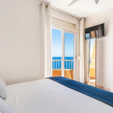 아파트 Beachfront Triplex With Swimming Pool & Parking