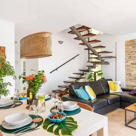 Beachfront Triplex With Parking * Radazul