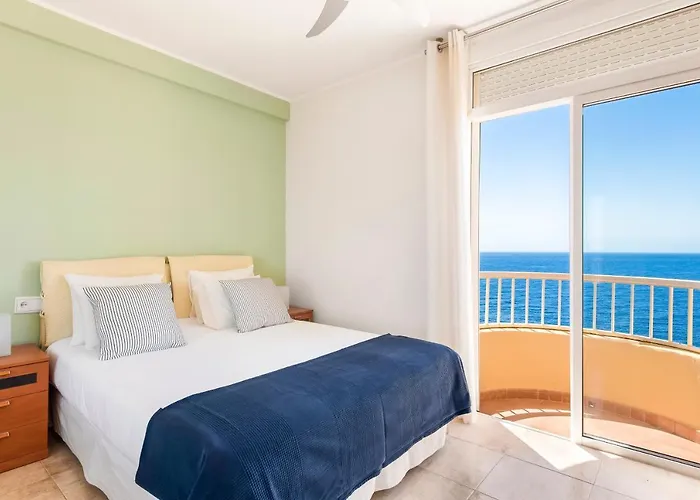 Beachfront Triplex With Parking شقة *