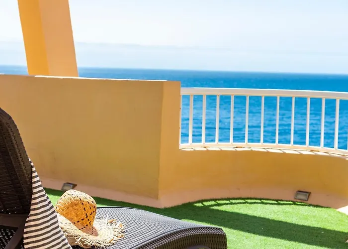 شقة Beachfront Triplex With Parking *