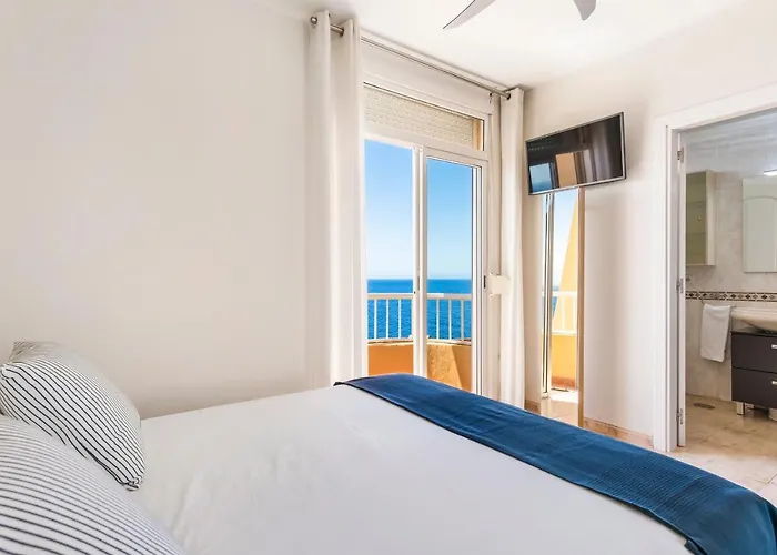 شقة Beachfront Triplex With Parking