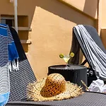 Beachfront Triplex With Parking Apartament *