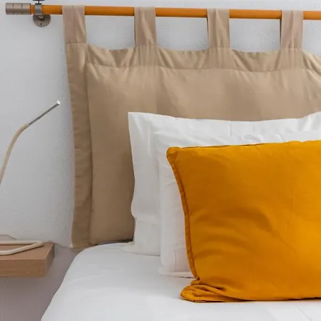 아파트 Beachfront Triplex With Parking Radazul