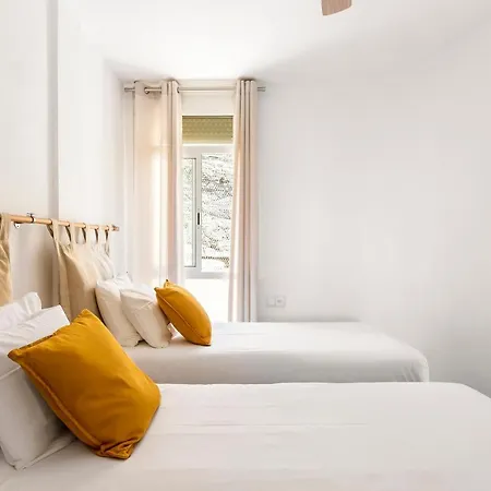 Apartmán Beachfront Triplex With Swimming Pool & Parking Radazul