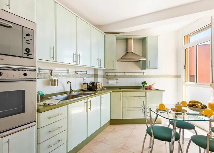 Апартаменты Beachfront Triplex With Parking Радазул