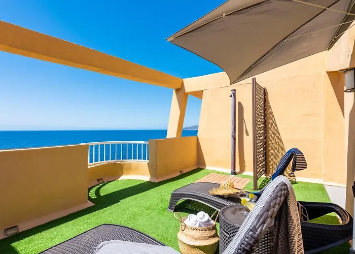 Апартаменты Beachfront Triplex With Parking