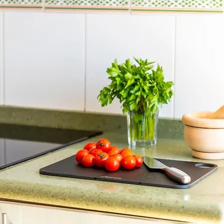 Beachfront Triplex With Parking Lejlighed