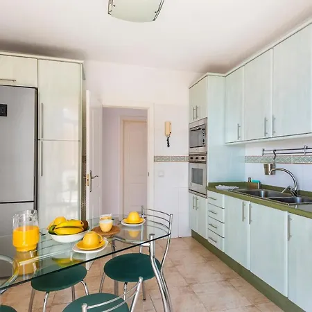 Beachfront Triplex With Parking Lejlighed