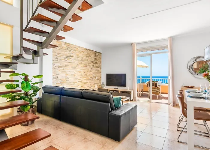 דירה Beachfront Triplex With Parking Radazul