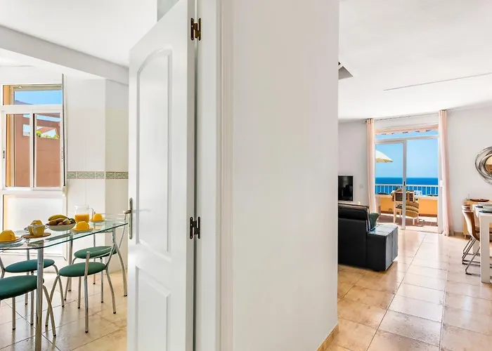 דירה Beachfront Triplex With Parking *